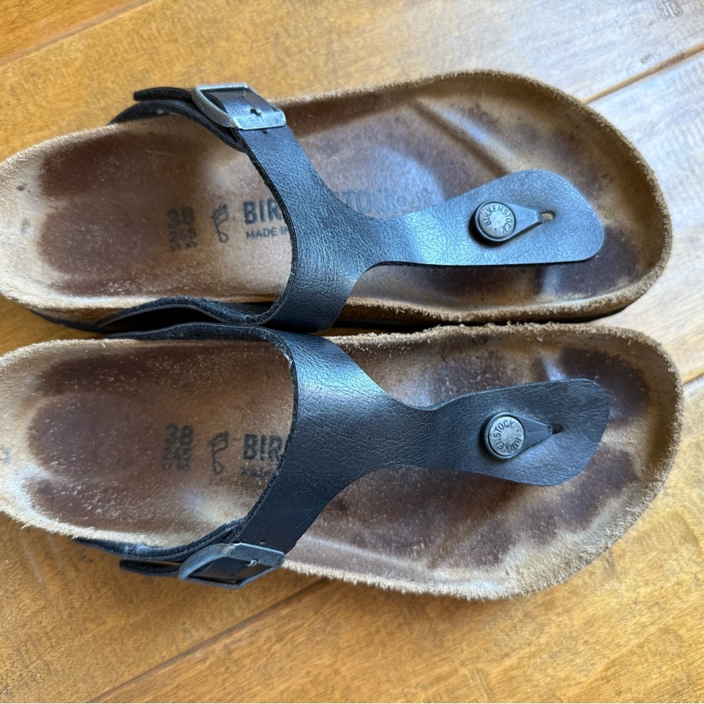 Birkenstock Women’s Gizeh Black Sandals - Picture 4 of 5